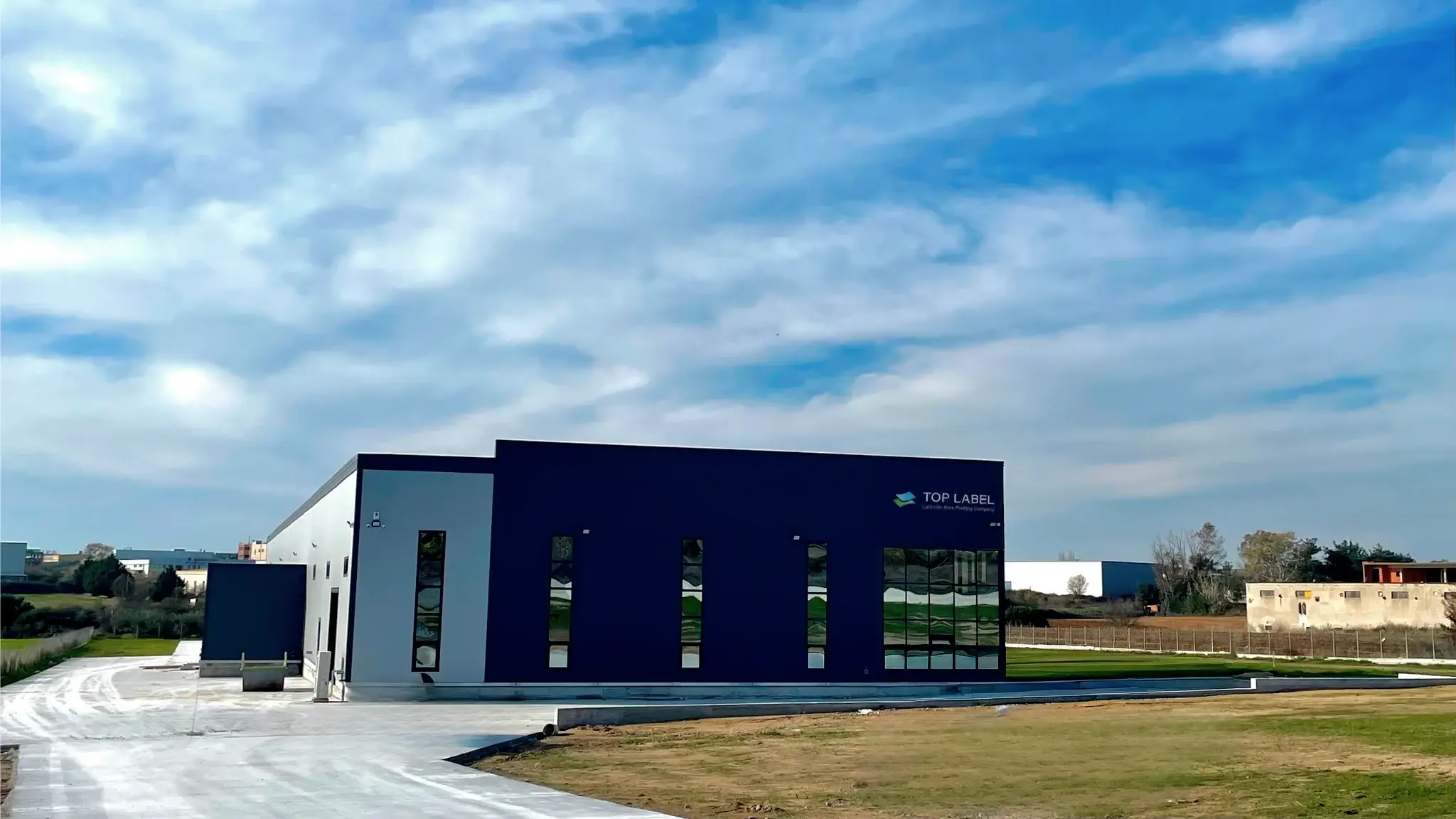 toplabel-facilities-building